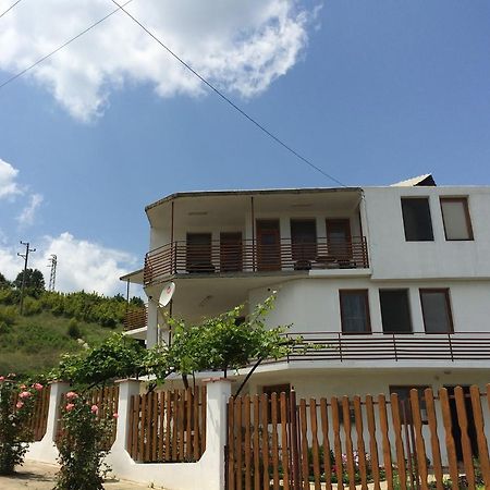 Petrovi Guest House Obzor Exterior photo