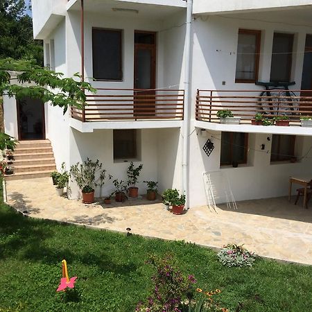 Petrovi Guest House Obzor Exterior photo