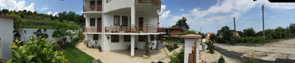 Petrovi Guest House Obzor Exterior photo