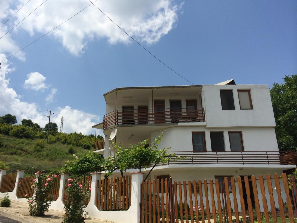 Petrovi Guest House Obzor Exterior photo