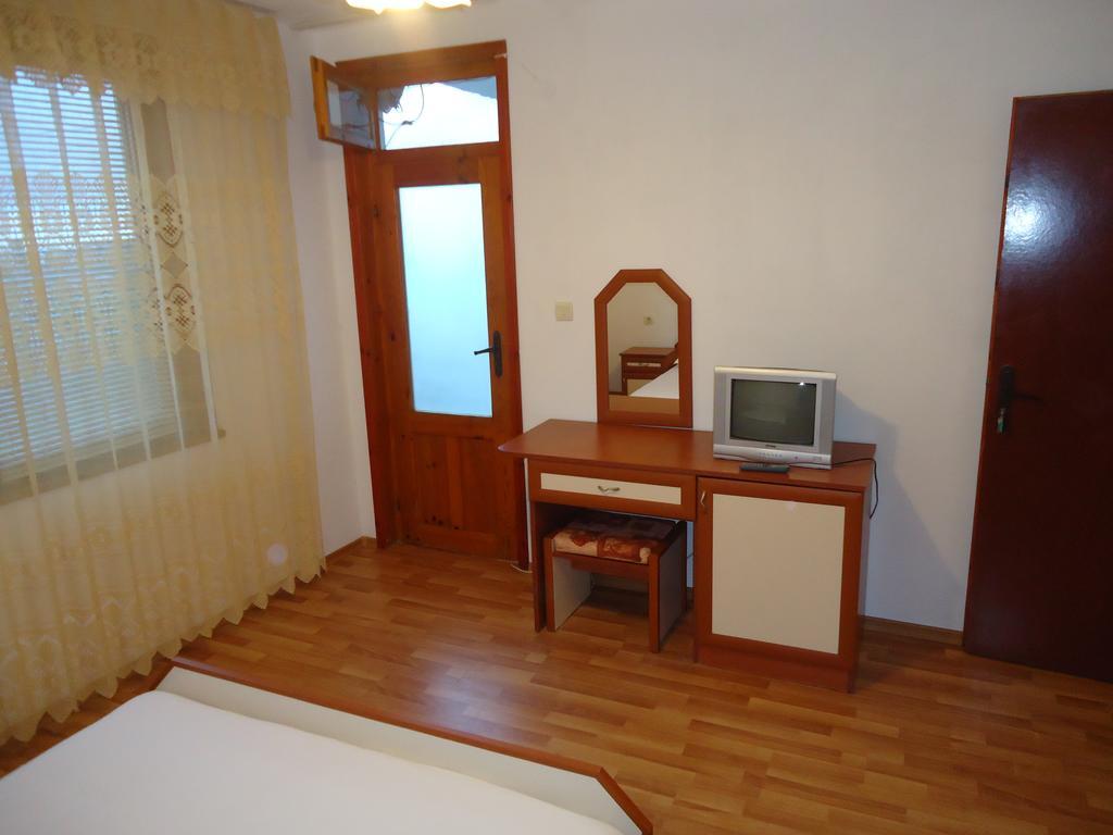 Petrovi Guest House Obzor Room photo