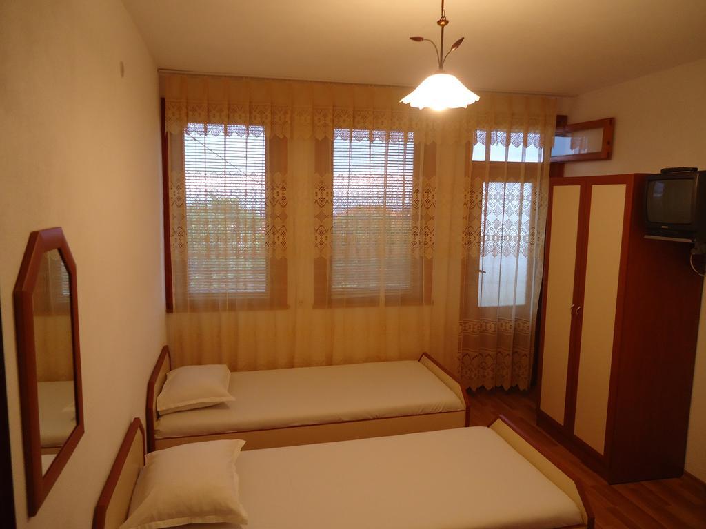 Petrovi Guest House Obzor Room photo