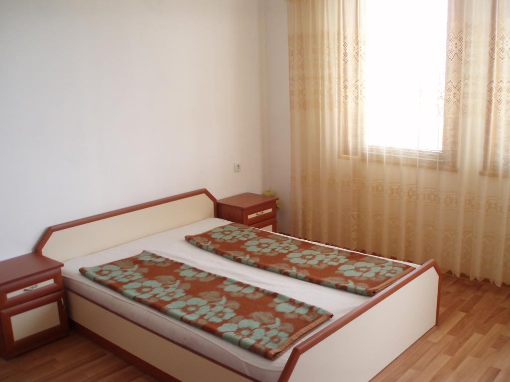 Petrovi Guest House Obzor Exterior photo